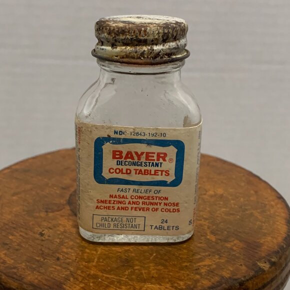 Vintage Bayer Decongestant Cold Tablets Glass Bottle - Picture 1 of 9